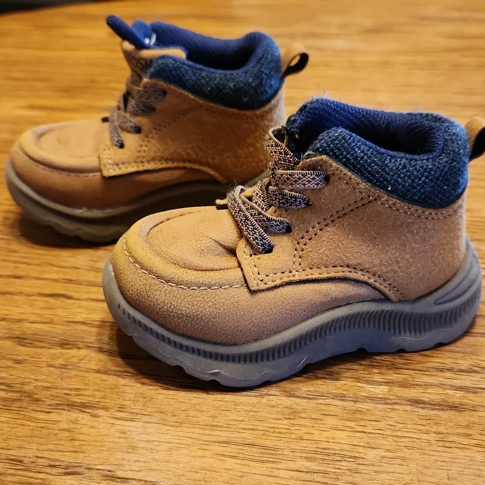 Oshkosh B'gosh Boys Doom Hiker Boots Size 4